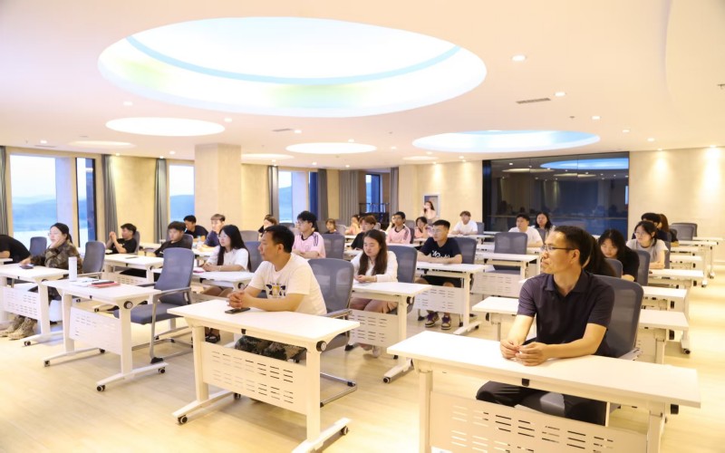 2活动现场.jpg 2活动现场.jpg